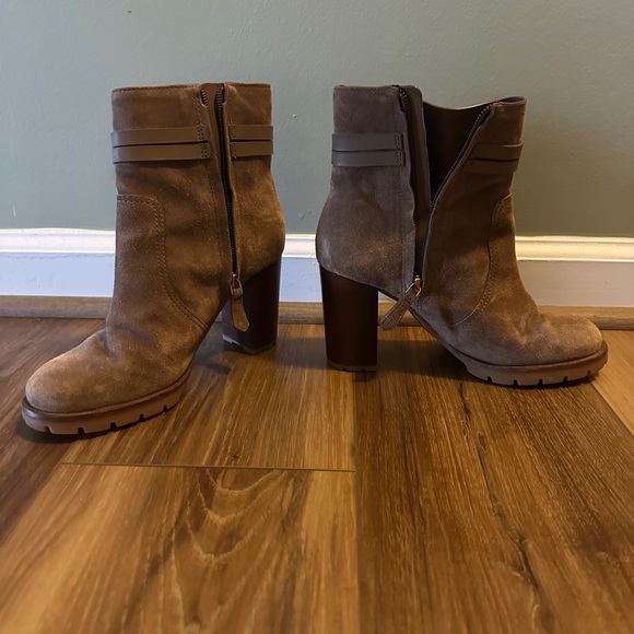 Tory Burch LEIGH LUG SOLE BOOTIE IN RIVER ROCK/ RIVER ROCK size 6.5 - Picture 2 of 12